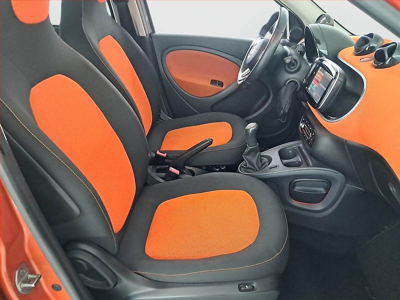Smart Forfour (2015) 1.0, Tempomat, Vyhř. sedaček - fotka 9 z 19