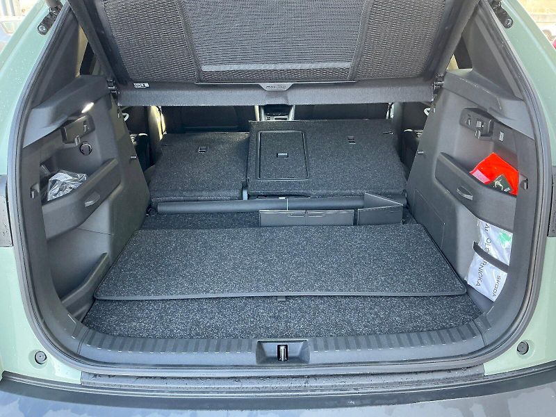 Škoda Elroq (2026) 85x Sportline 4x4 82kWh 210kW - fotka 22 z 35