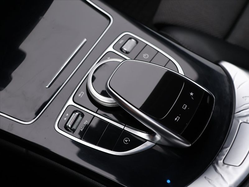 Mercedes-Benz Třídy C 1,6 BlueTec 100kW - fotka 28 z 36