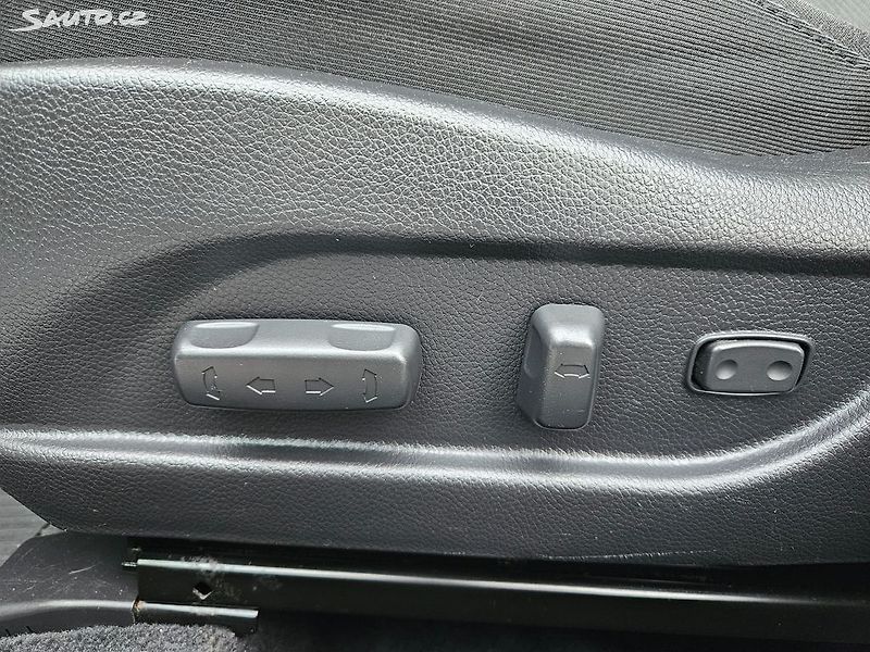 Hyundai i40 100kW VÝHŘEV KAMER DPH - fotka 26 z 44