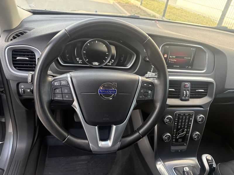 Volvo V40 (2015) D2 MOMENTUM 2.0l TDi - Servis - fotka 11 z 20