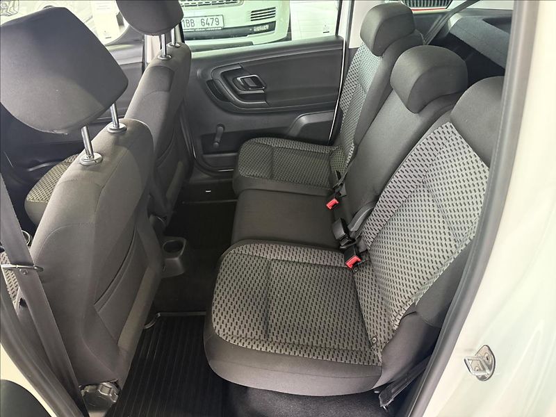 Škoda Roomster 1,2   TSI,1.MAJ.,SERVISKA,TAŽN - fotka 17 z 21