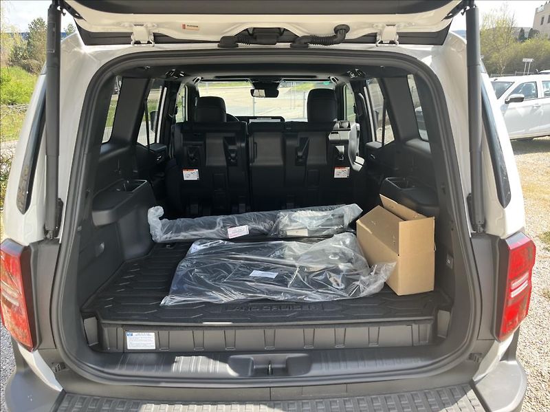 Toyota Land Cruiser 2,4 i-FORCE MAX HEV - fotka 13 z 48