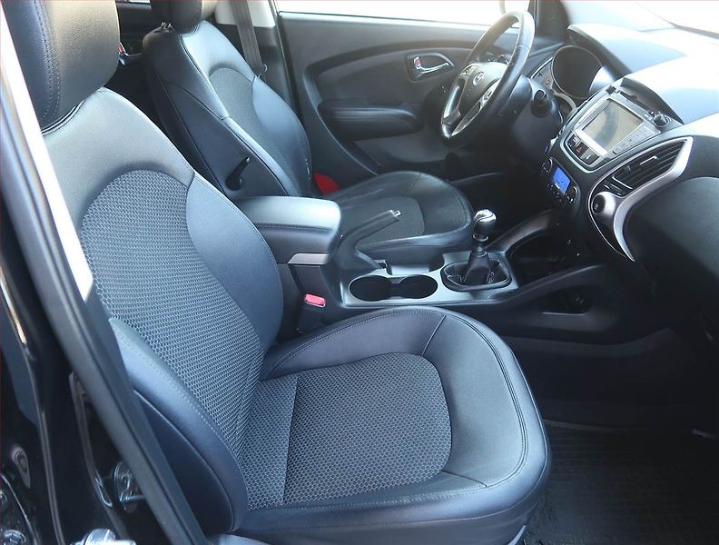 Hyundai ix35 (2011) 2.0 CRDi, 4X4, Serv.kniha - fotka 9 z 19