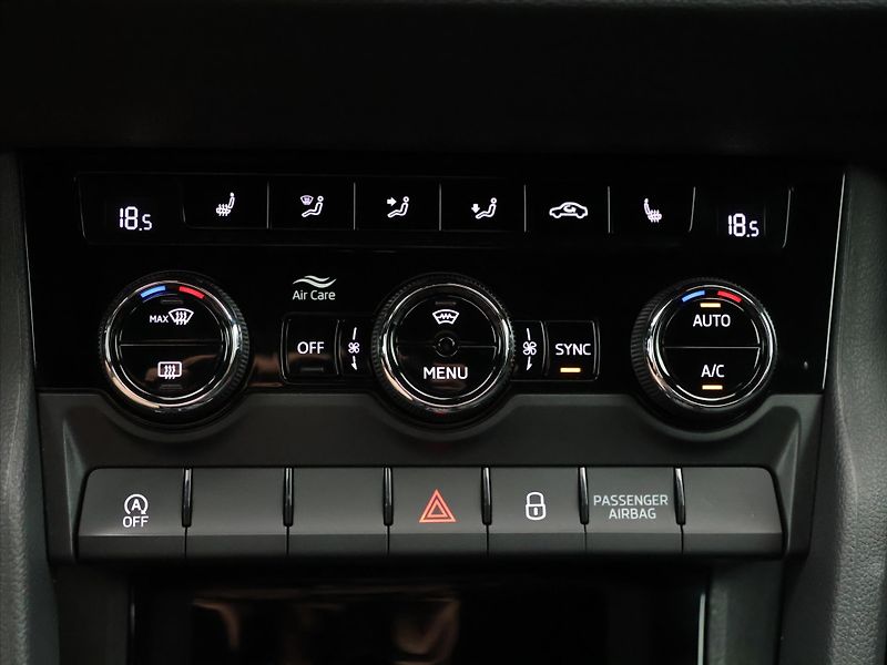 Škoda Karoq 2,0 TDI DSG 4x4 Sportline DPH - fotka 23 z 32