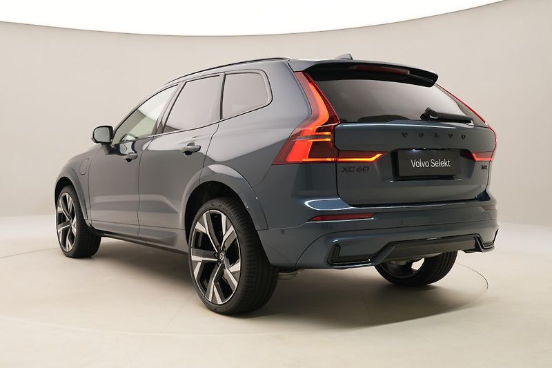 Volvo XC60 T8 AWD RECHARGE BLACK EDITION - fotka 11 z 61