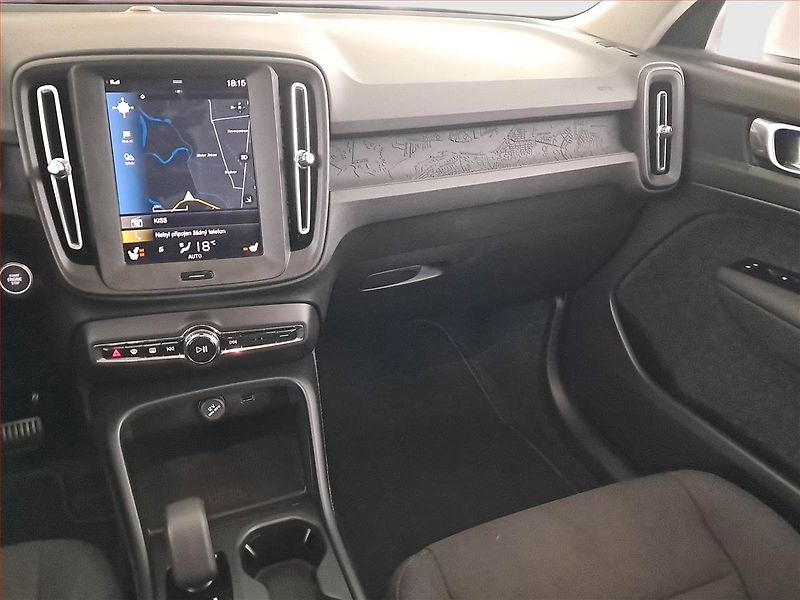 Volvo XC40 (2021) T2 - fotka 8 z 18