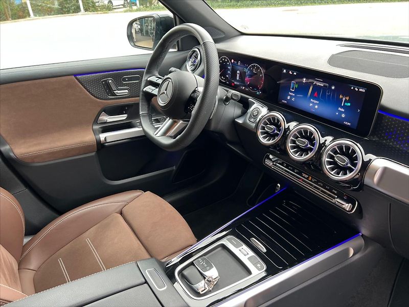 Mercedes-Benz GLB 2,0   220 4M AMG 1. maj - fotka 8 z 12