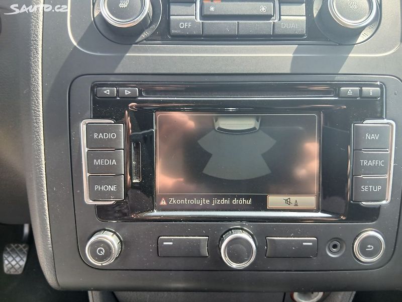 Volkswagen Touran (2012) 1.4 TSI, 7 míst - fotka 22 z 34