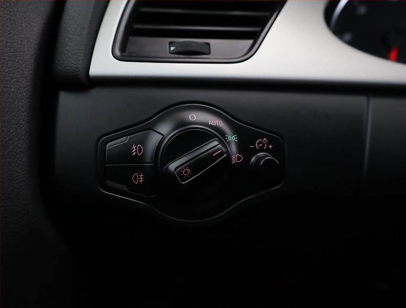 Audi A4 (2008) 3.0 TDI, 4X4, Navi, Xenony - fotka 15 z 18