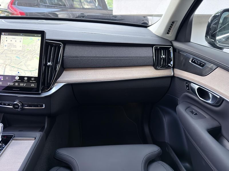 Volvo XC90 B5 AWD PLUS BRIGHT // 7M +kola - fotka 22 z 52