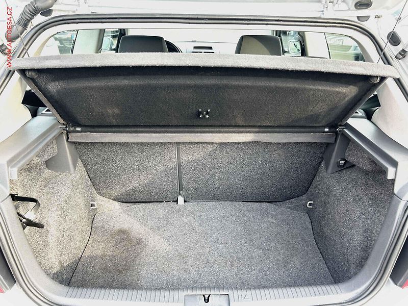Volkswagen Polo (2002) 1.4 MPi, El. okna - fotka 7 z 15