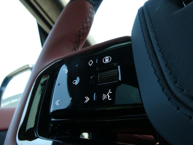 Land Rover Range Rover Sport (2026) SV P635 - fotka 18 z 43