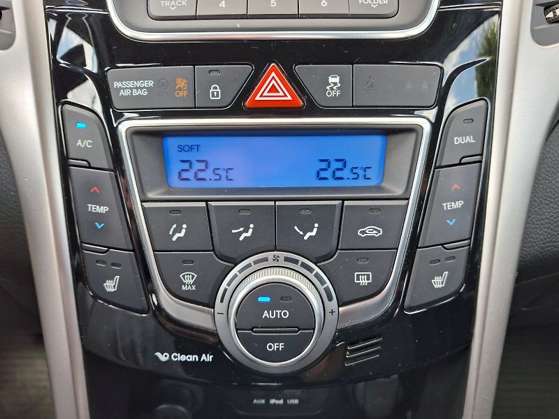 Hyundai i30 (2015) Kombi - fotka 24 z 31