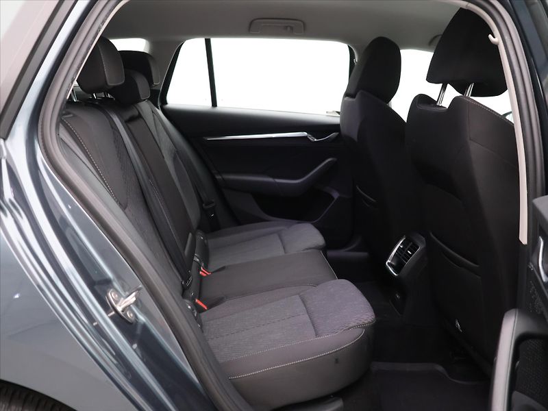 Škoda Octavia 2,0 TDI 110kW DSG Style 4x4 DP - fotka 12 z 20