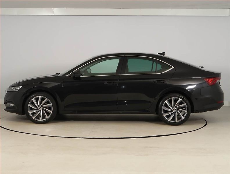 Škoda Octavia (2022) Style Plus 2.0 TSI, DSG,4x4 - fotka 3 z 21