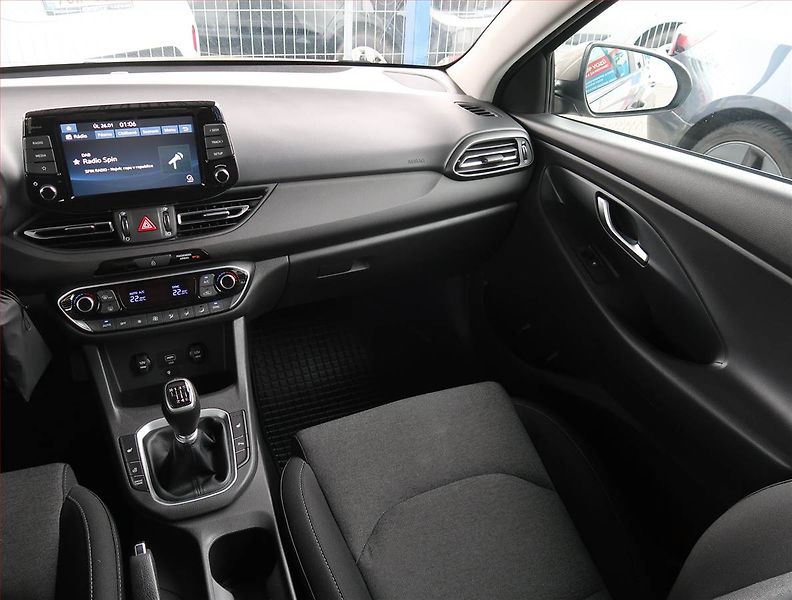 Hyundai i30 (2021) Smart 1.5 T-GDI MHEV, ČR,1.maj - fotka 8 z 20