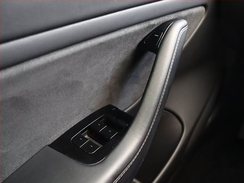 Tesla Model 3 (2019) Std Range Plus 52kWh, SoH 82% - fotka 14 z 18