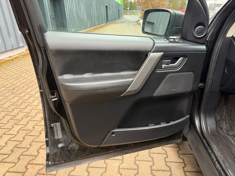 Land Rover Freelander 2 2,2TD4  4WD / servis.kn. - fotka 10 z 32