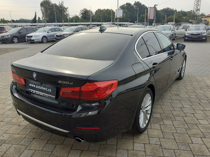 BMW Řada 5 (2019) 530d x Drive Luxury Line - fotka 4 z 48