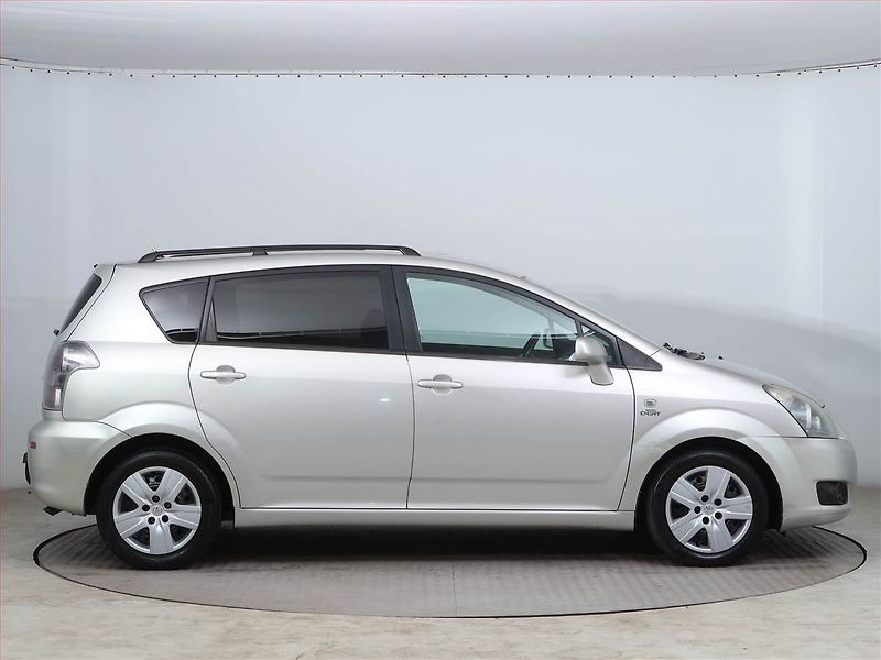 Toyota Corolla Verso (2008) 2.2 D-4D, 7 míst, nová STK - fotka 5 z 15