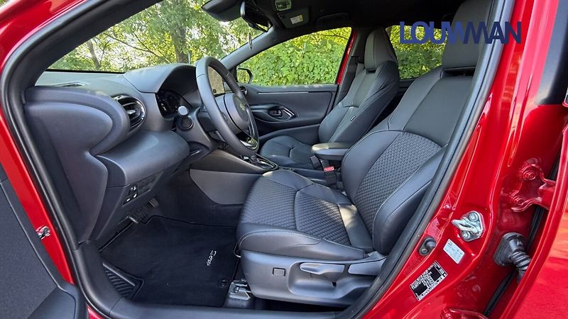 Toyota Yaris 1.5 HEV CVT EXECUTIVE - fotka 14 z 26