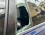 Rozbitá okna automobilů se vyskytla v mnoha částech Jablonce nad Nisou.