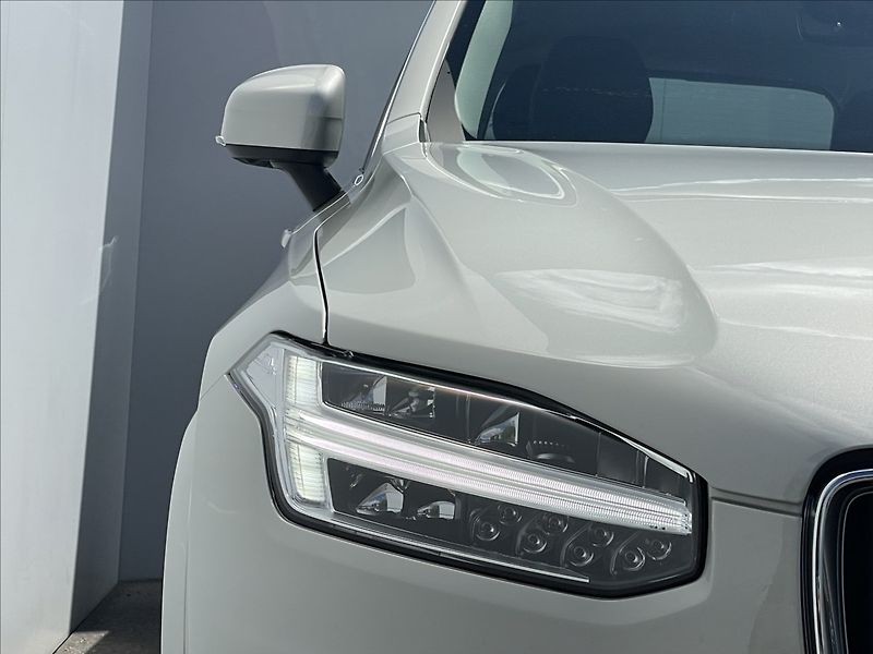 Volvo XC90 2,0 B5 AWD Inscription - fotka 19 z 22