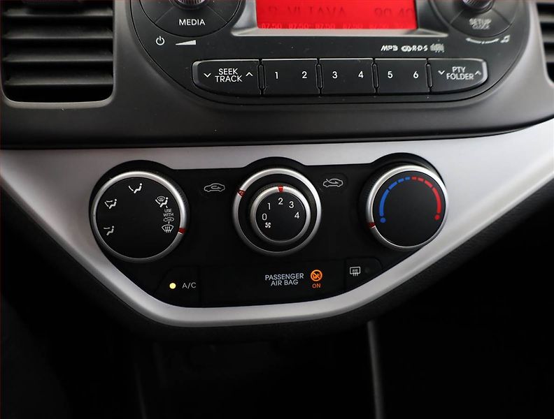 Kia Picanto (2013) 1.0, po STK, pěkný stav - fotka 9 z 12