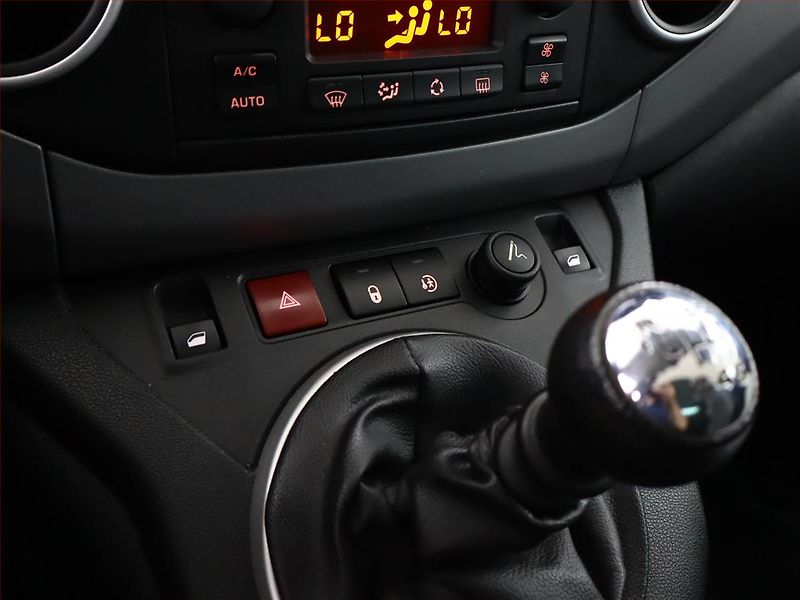 Peugeot Partner (2017) Allure 1.6 BlueHDi, 5Míst, ČR - fotka 12 z 14