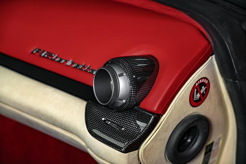Ferrari F12 Berlinetta ZÁRUKA/KARBON/LIFT/KAMERA - fotka 24 z 25
