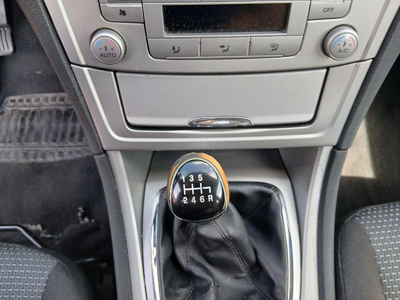 Ford Mondeo 2.2 TDCI, tažný, ALU - fotka 20 z 29