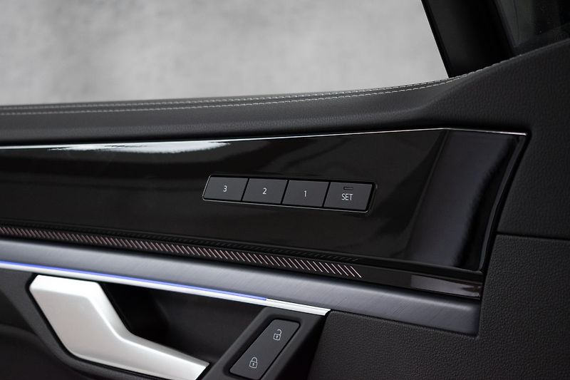 Volkswagen Touareg 3.0 TDI R-LINE*ZÁRUKA*TAŽNÉ*ČR - fotka 15 z 48