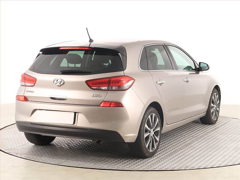 Hyundai i30 (2017) Comfort 1.6 CRDi, Automat - fotka 5 z 19