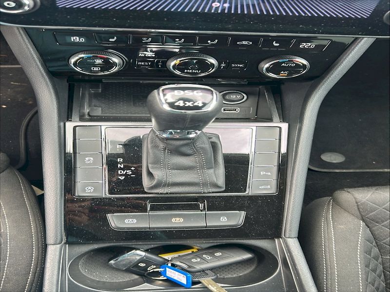 Škoda Superb (2018) 4X4GRT STY TD 140/2.0 A7F - fotka 28 z 30