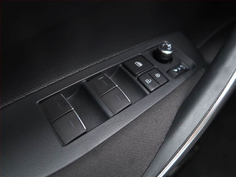 Toyota Corolla (2024) Comfort 1.5 VVT-i - fotka 17 z 17