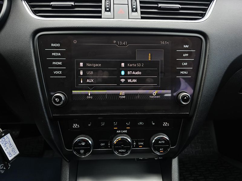 Škoda Octavia 1.4TSI NAVI NEHAVAROVÁNO 1Maji - fotka 22 z 26