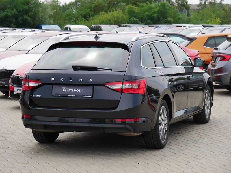 Škoda Superb - fotka 2 z 25