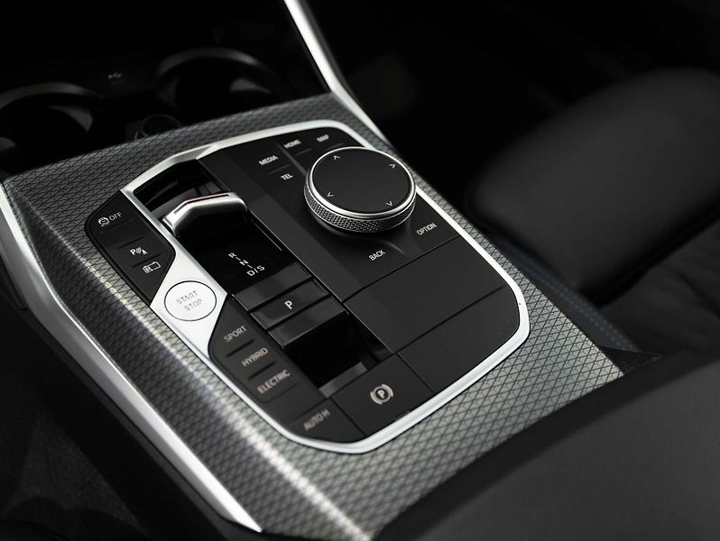 BMW Řada 3 330e xDrive Touring - fotka 17 z 22