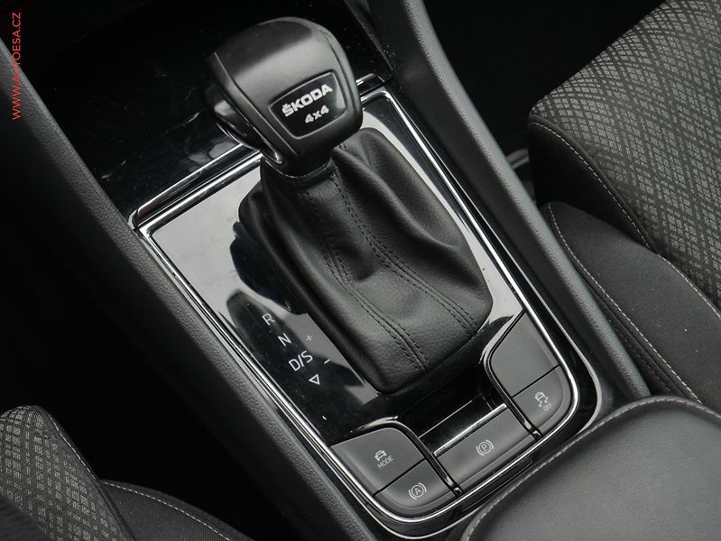 Škoda Karoq (2022) 2.0 TDi 4x4, Style, DSG, LED - fotka 15 z 27
