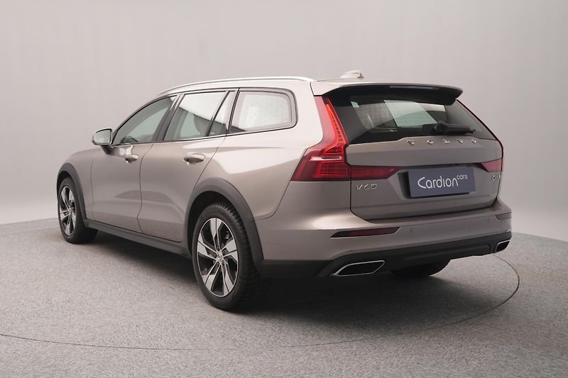 Volvo V60 CC D4 AWD MOMENTUM POLESTAR  - fotka 8 z 40