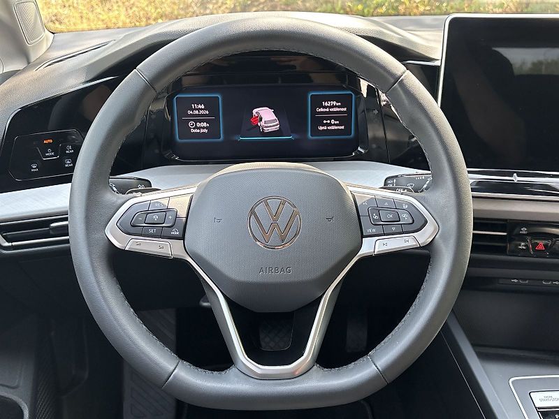 Volkswagen Golf (2025) 1.5 eTSI DSG People - fotka 18 z 29