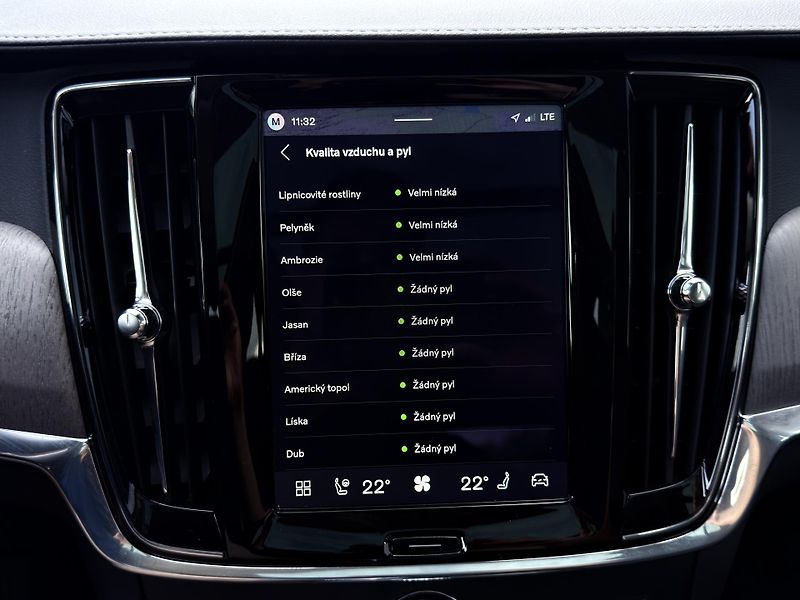 Volvo V90 T8 AWD ULTRA DARK + zimní kola - fotka 48 z 53