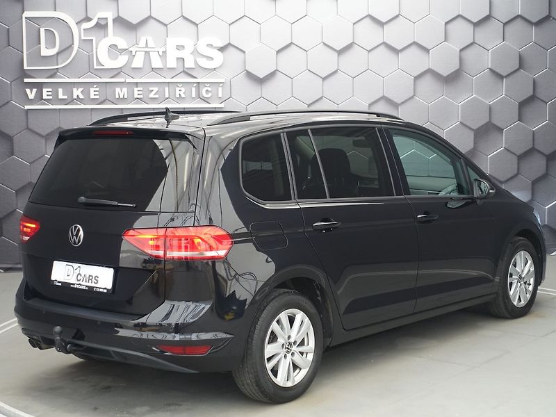 Volkswagen Touran 2.0 TDi, DSG, LED SVĚTLA - fotka 2 z 36