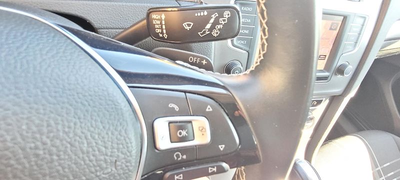 Volkswagen Golf (2016) 1,4TSi 92kW benzín DSG Lounge - fotka 27 z 37