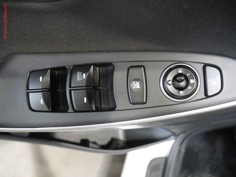 Hyundai i30 (2014) 1.6 GDi, ČR, Temp. park. - fotka 19 z 20
