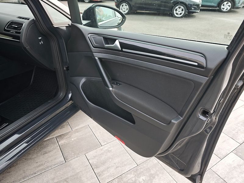 Volkswagen Golf (2019) 1,5 TSI 110 KW Highline - fotka 17 z 33