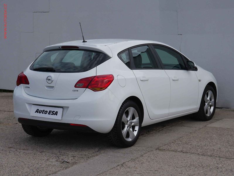 Opel Astra (2011) 1.7 CDTi, 1.maj, AC, temp - fotka 6 z 15