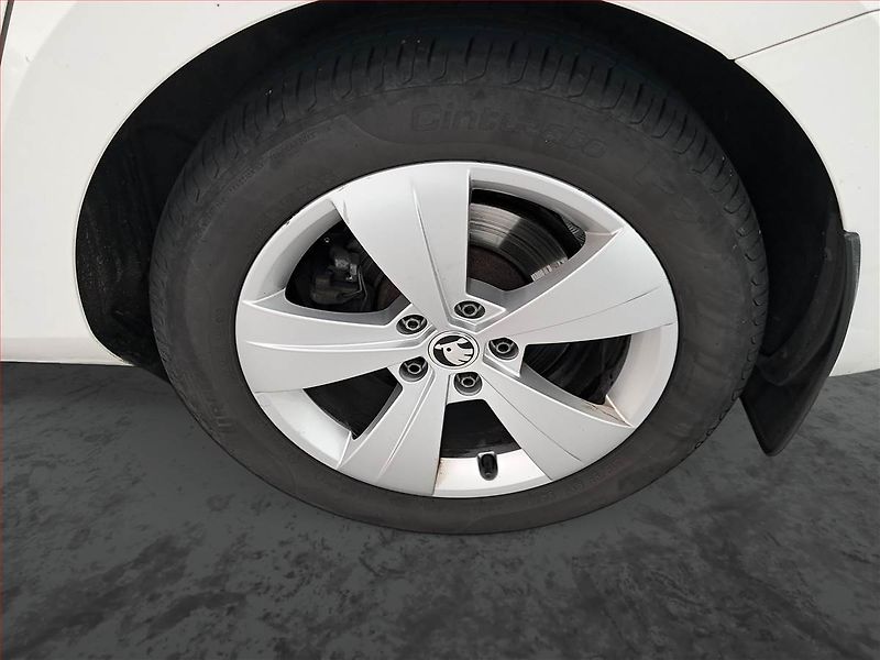 Škoda Superb (2018) Style 2.0 TDI, Serv.kniha - fotka 15 z 17