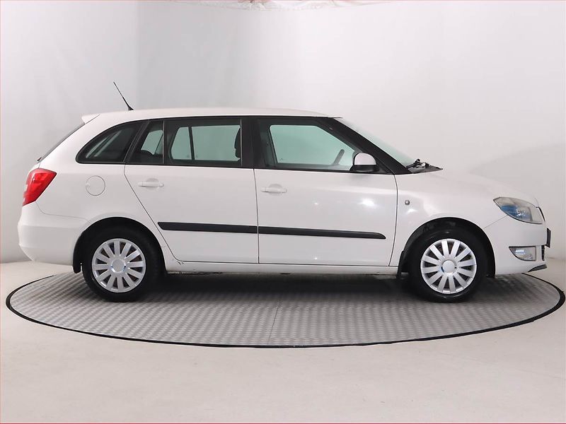 Škoda Fabia (2012) 1.2 12V, Serv.kniha - fotka 6 z 15